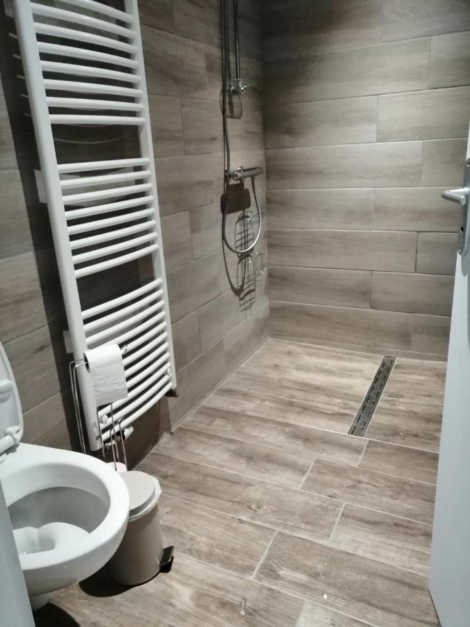 Chez Fabrice Bed and Breakfast Le Pertuis Εξωτερικό φωτογραφία