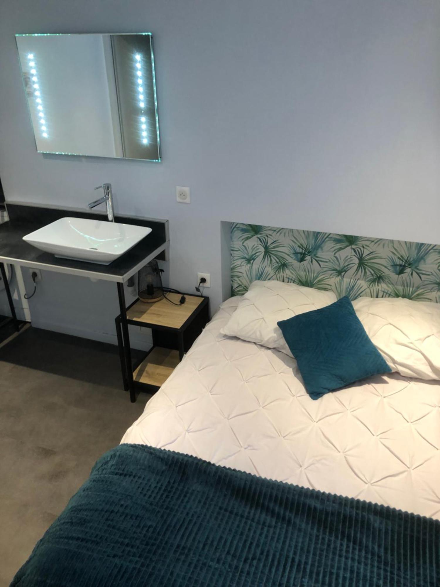 Chez Fabrice Bed and Breakfast Le Pertuis Εξωτερικό φωτογραφία